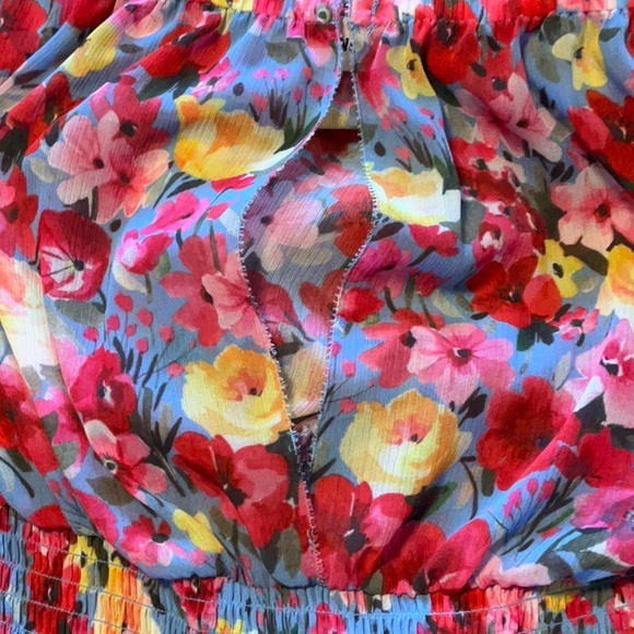 Feminine blouse - Picture 10 of 12